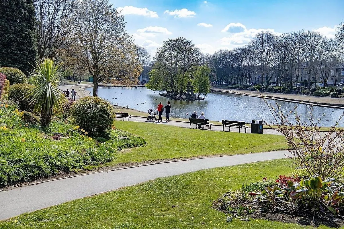 *Rd7C* For Your Most Relaxed & Cosy Stay + Free Parking + Free Fast Wifi * Batley 0*,  United Kingdom