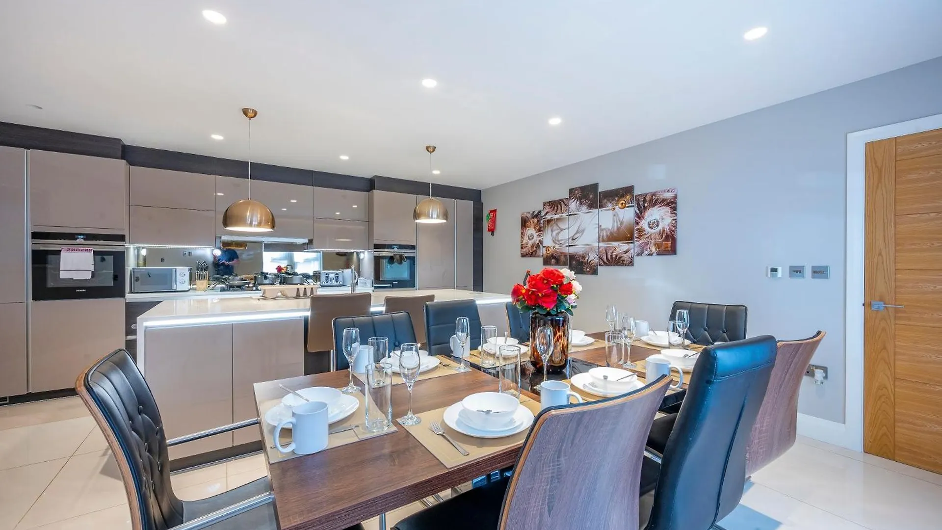 *Rd7C* For Your Most Relaxed & Cosy Stay + Free Parking + Free Fast Wifi * Batley