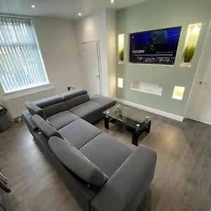 Holiday home Entire Luxury House, Elland